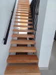 ecalera-de-madera-roble-con-escalones-metidos-en-vigas-de-hierro  2